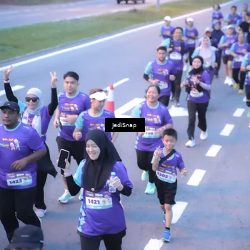 Runner Photo 8243636