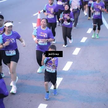 Runner Photo 8243639