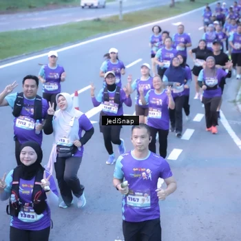 Runner Photo 8243712