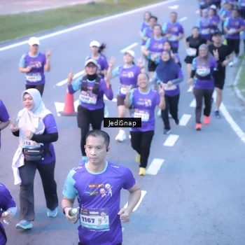 Runner Photo 8243751