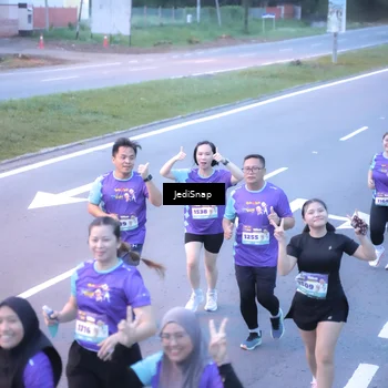 Runner Photo 8243934