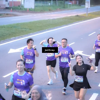 Runner Photo 8243946