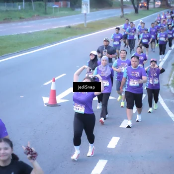 Runner Photo 8244003