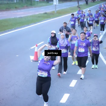 Runner Photo 8244019