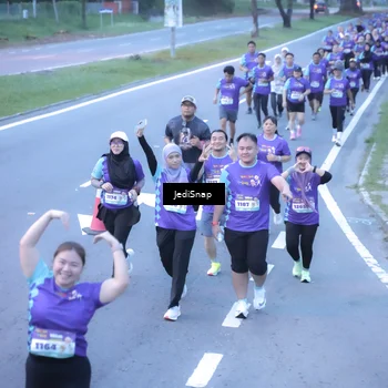 Runner Photo 8244054