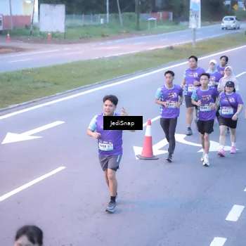 Runner Photo 8244246