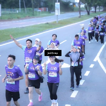 Runner Photo 8244311