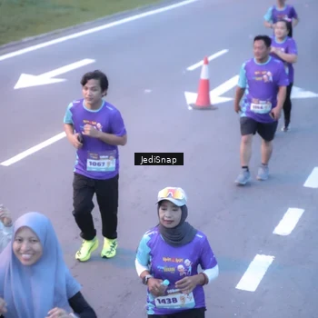 Runner Photo 8244424