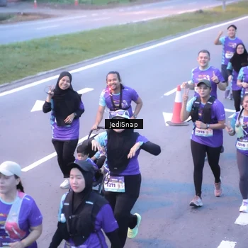 Runner Photo 8245365