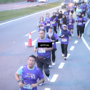 Runner Photo 8245776
