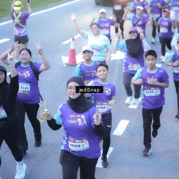 Runner Photo 8246001