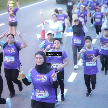 Runner Photo 8246012