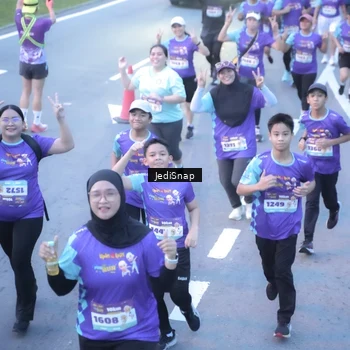 Runner Photo 8246018