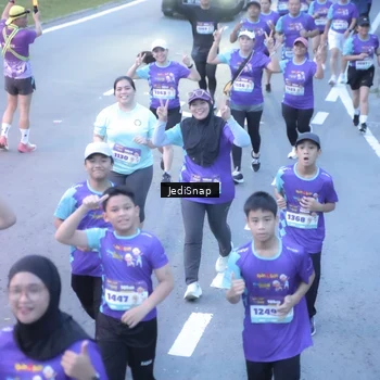 Runner Photo 8246034