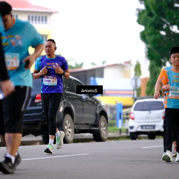Runner Photo 8246275