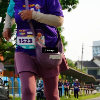 Runner Photo 8250101