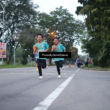 Runner Photo 8250300