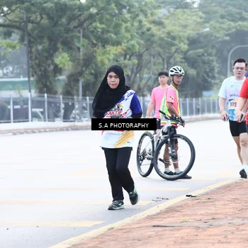 Runner Photo 8250343