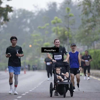Runner Photo 8250352