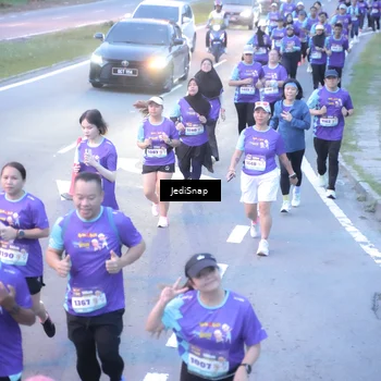 Runner Photo 8252003