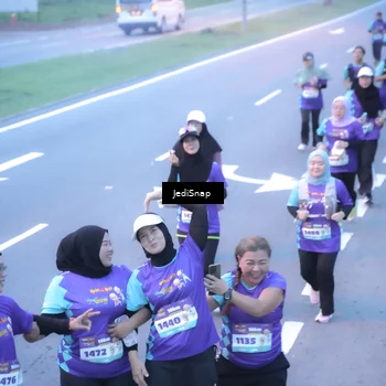 Runner Photo 8253004
