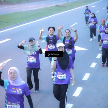 Runner Photo 8253121