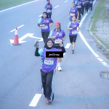 Runner Photo 8253263