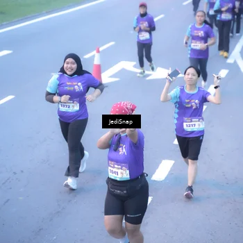 Runner Photo 8253379
