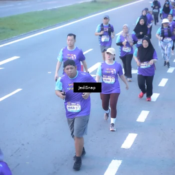 Runner Photo 8253500