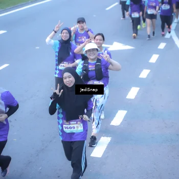 Runner Photo 8253680
