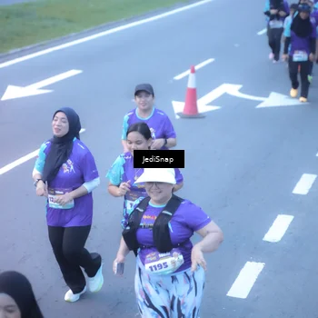 Runner Photo 8253799