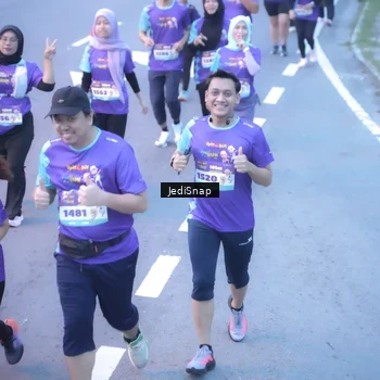 Runner Photo 8254004