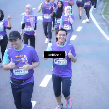 Runner Photo 8254028