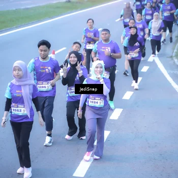 Runner Photo 8254069