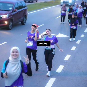 Runner Photo 8256011