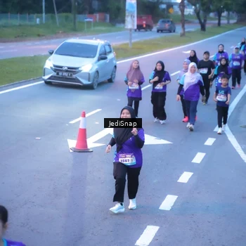 Runner Photo 8256065