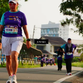 Runner Photo 8258400