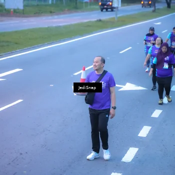 Runner Photo 8258412