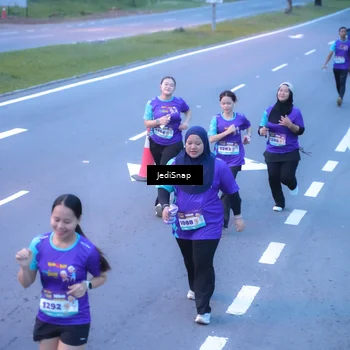 Runner Photo 8258993