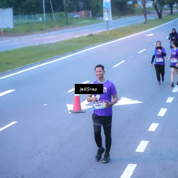 Runner Photo 8265009