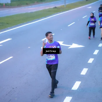 Runner Photo 8265010