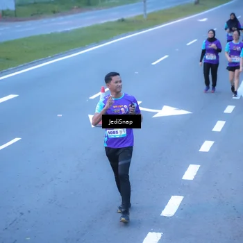 Runner Photo 8265011