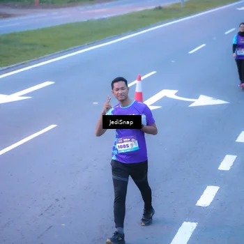 Runner Photo 8265044