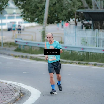 Runner Photo 8273691