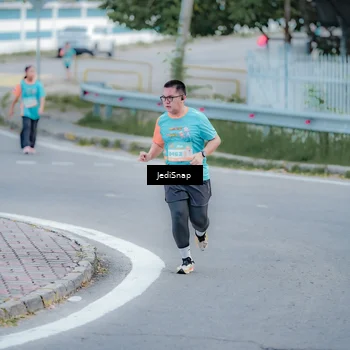 Runner Photo 8276573
