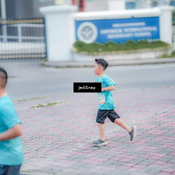 Runner Photo 8277003