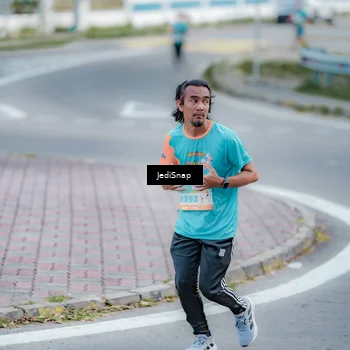 Runner Photo 8280007