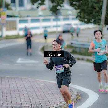 Runner Photo 8282190