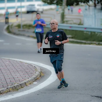 Runner Photo 8282363
