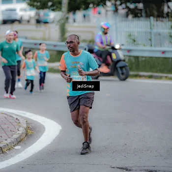 Runner Photo 8286572
